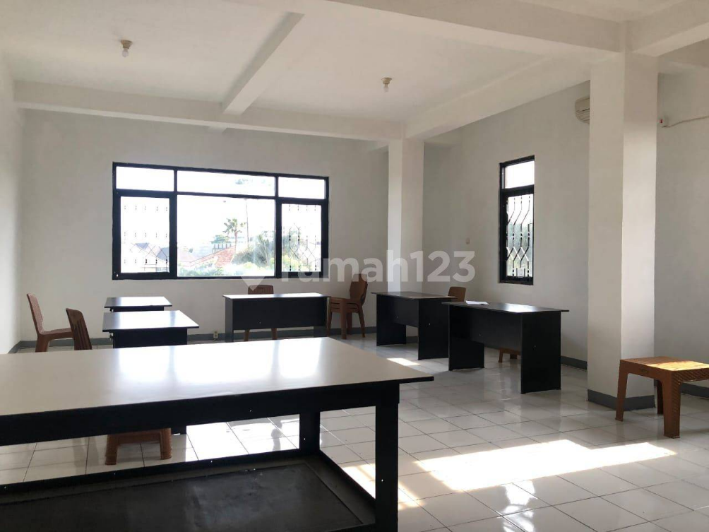 Spacious 3.5-Floor Commercial Space with Parking