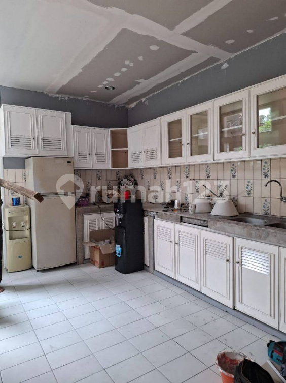 Spacious Minimalist House Near Mall and Campus