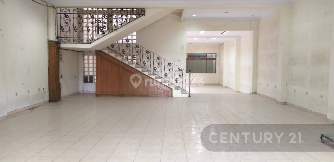 Strategic Commercial House on Cicendo Street Bandung