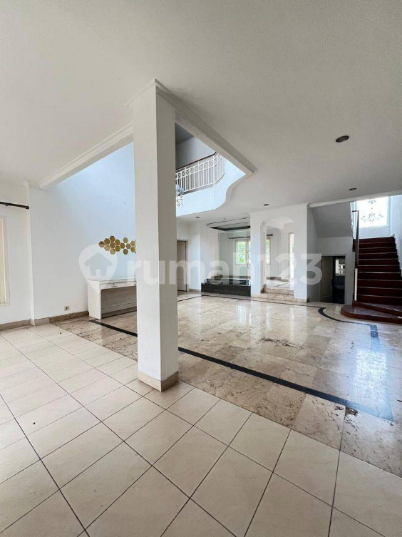 Spacious Two-Story House Near Toll Road