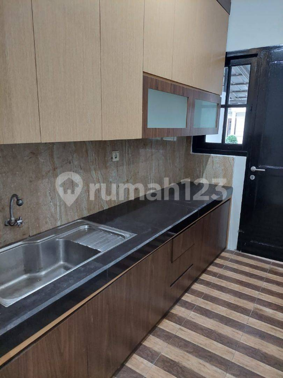 Spacious 4-Bedroom House with Garden in Cibubur