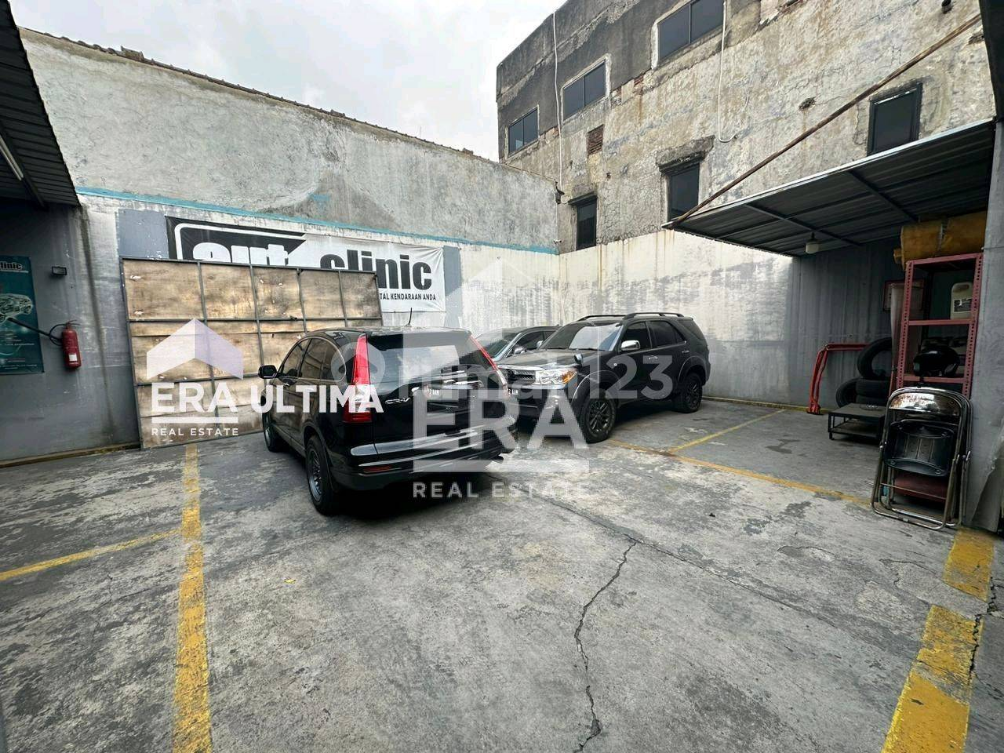 Spacious Commercial Building with Parking in Moch Toha