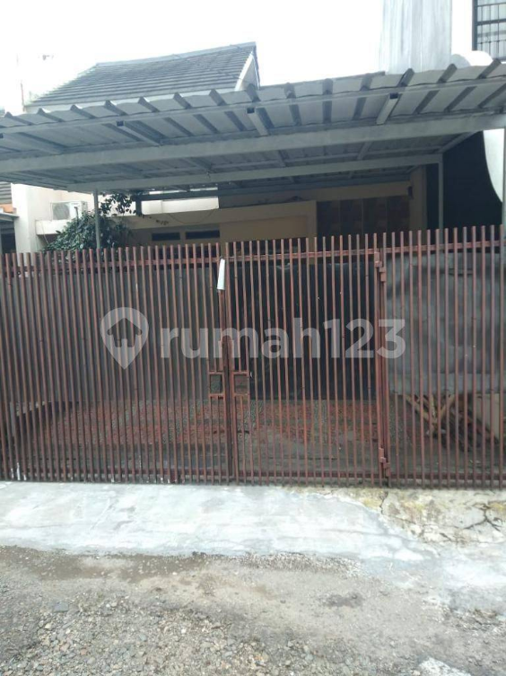 Spacious House Near Mall with Two Car Parking