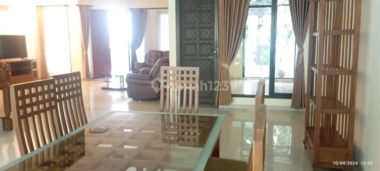 Modern House with Pool in Mega Kuningan
