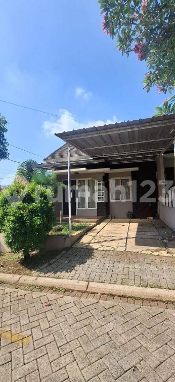 Spacious Corner House with Two Bedrooms in Cibubur