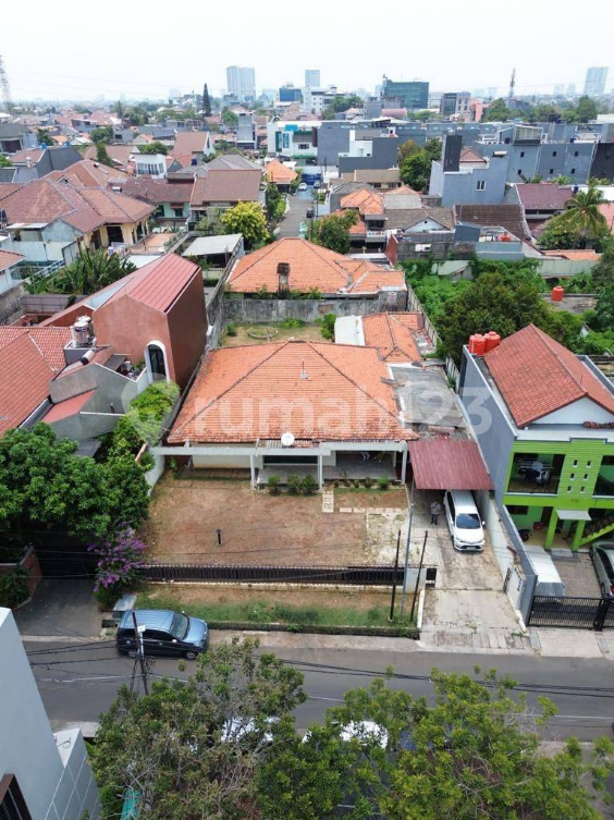 Spacious House with Large Garden in South Jakarta
