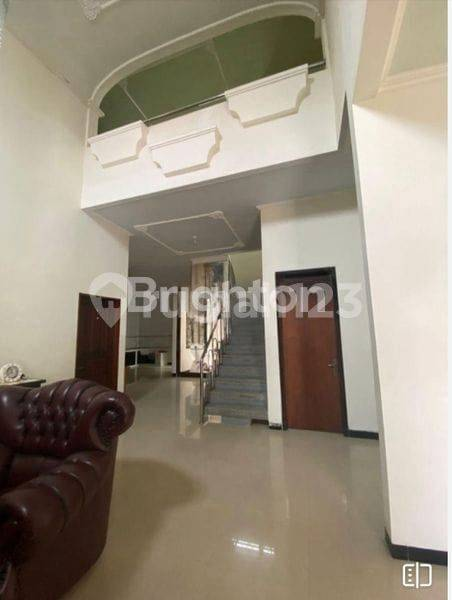 Spacious 5-Bedroom House with Furniture in Jemursari