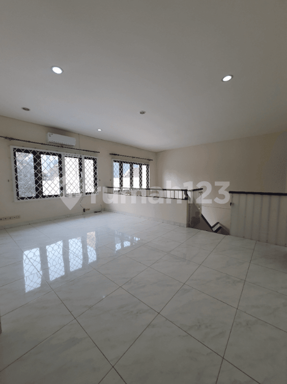 Luxurious 5-Bedroom Compound with Pool in Senopati