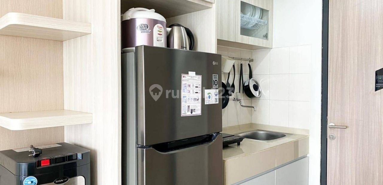 Modern Furnished Studio Apartment with Golf View