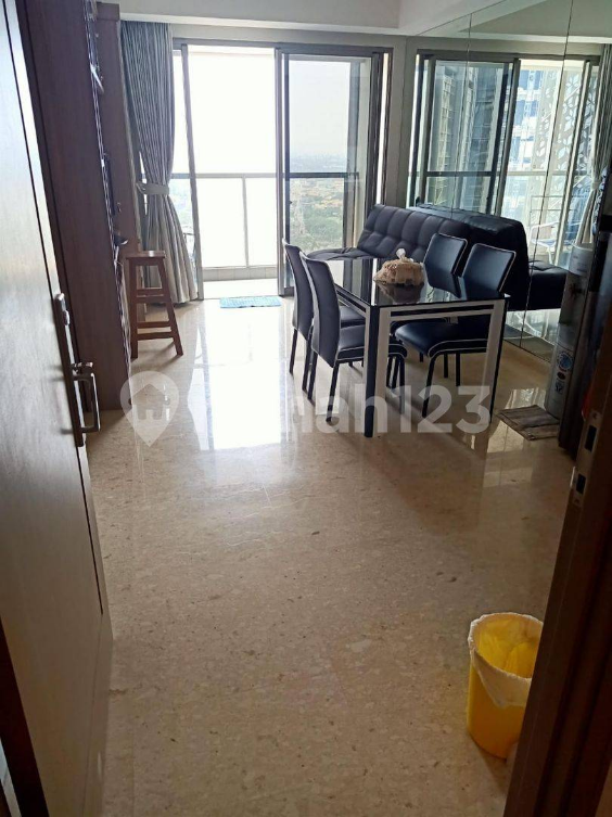 Furnished 1BR Gold Coast Apartment with Lake View