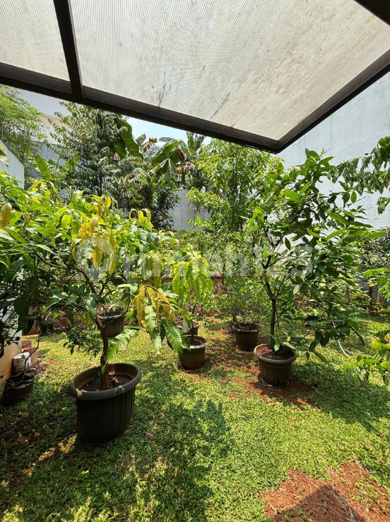 Spacious 4-Bedroom House with Garden in Cibubur