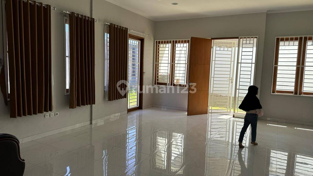 Spacious Two-Story House with Modern Design Buah Batu