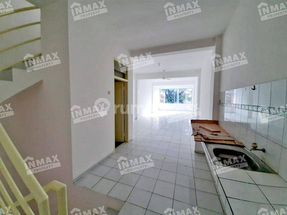 Strategically Located 3-Story Ruko in Malang