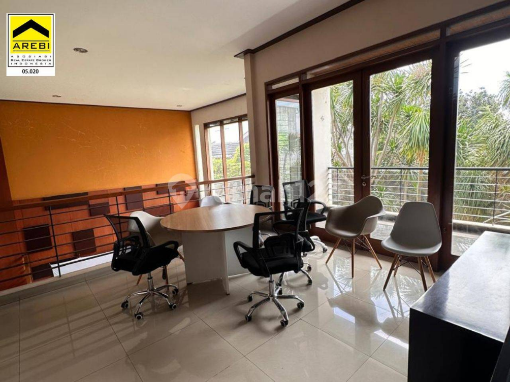 Spacious 6-Bedroom House with Garden in Setra Murni