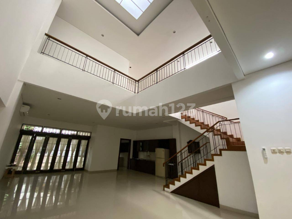 Tropical 2-Story House in Kebayoran Baru