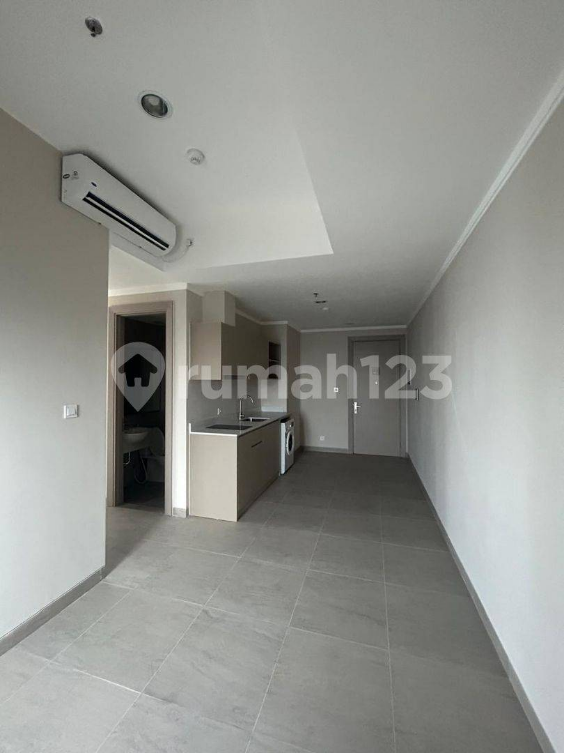 Large 3-Bedroom Apartment with City Views