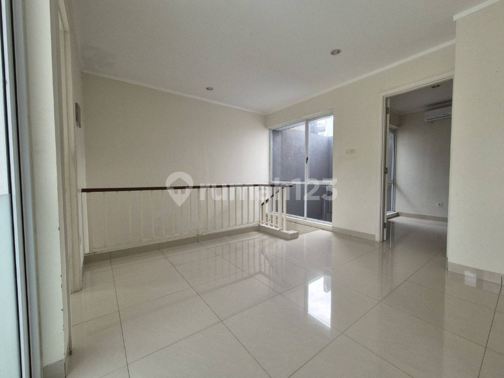 Modern 3-Bedroom House in Bintaro with Security