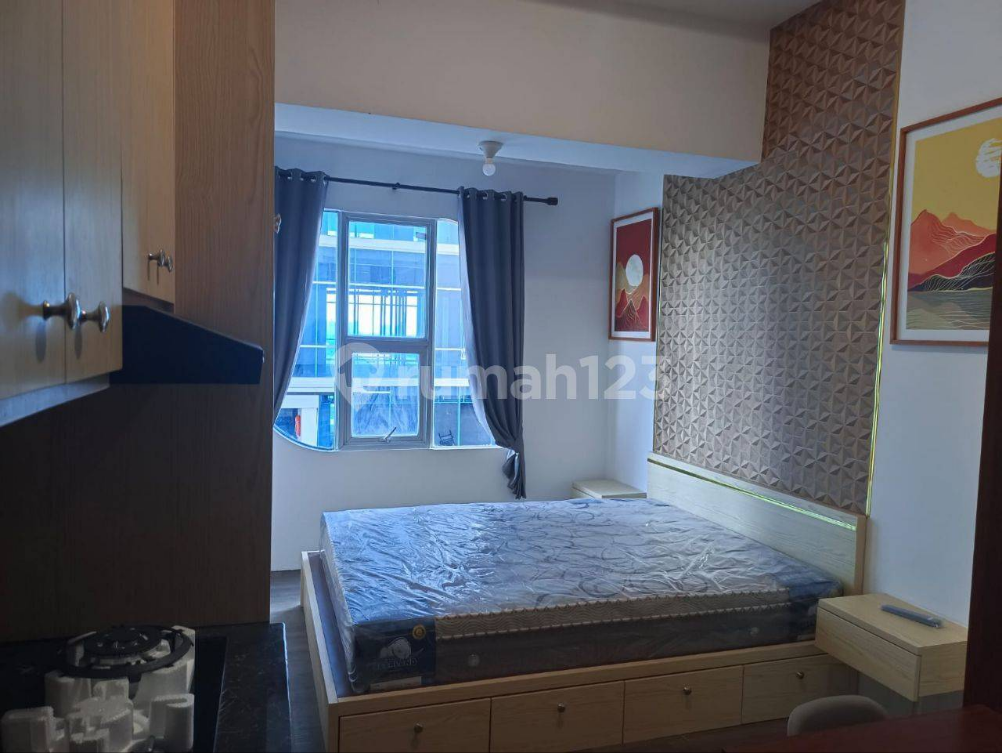 Furnished City Square Studio with Pool View