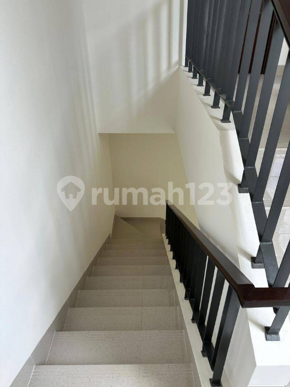 Modern Two-Story House with Garden in Podomoro