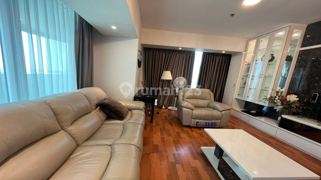 Modern 2-Bedroom Apartment Near UPH with Designer Interior
