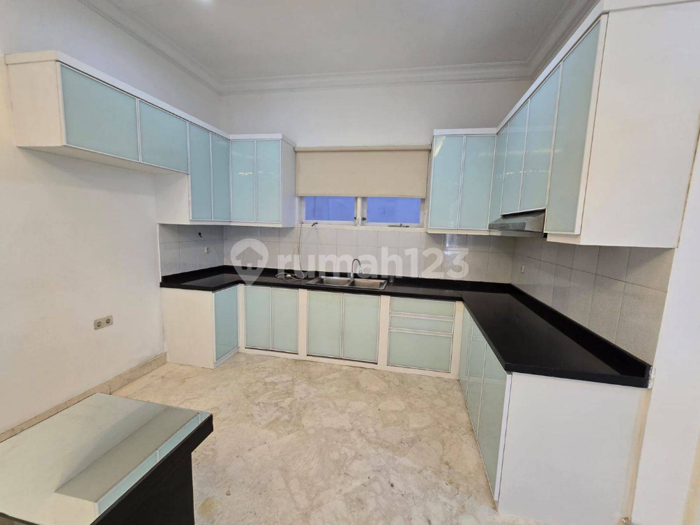 Spacious 4-Bedroom House with Gym in PIK