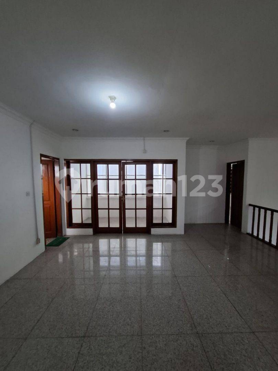 Spacious Family House in Strategic Kebayoran Location