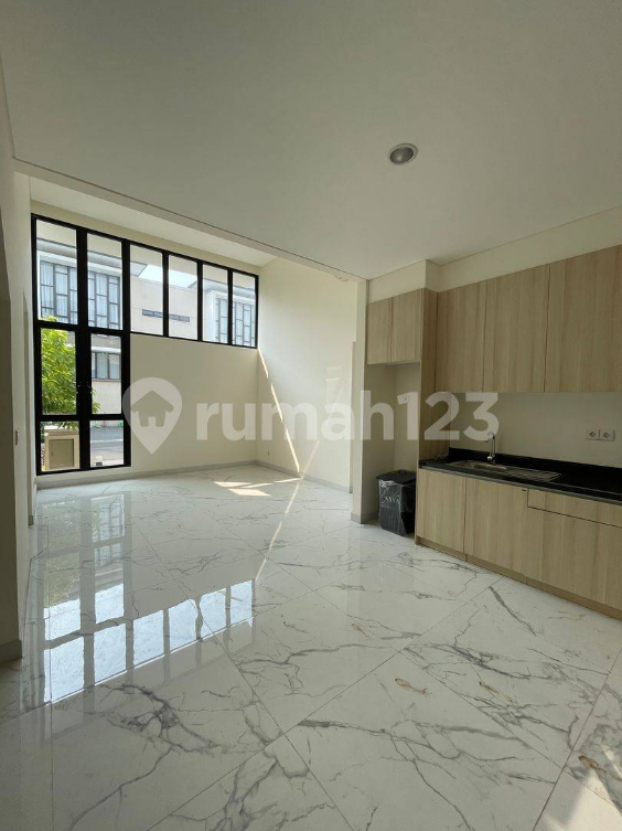 Modern 4-Bedroom Townhouse with Garden City View