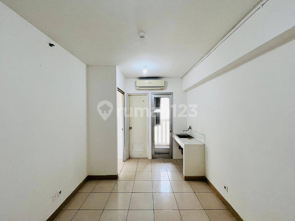 Modern Apartment in Green Bay Pluit Complex