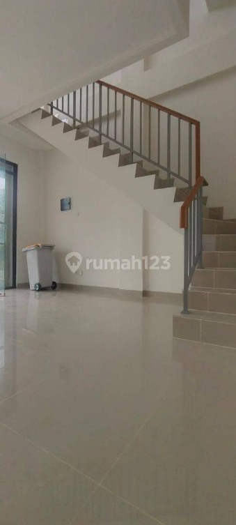 Modern Commercial Space with Three Bedrooms in Bekasi