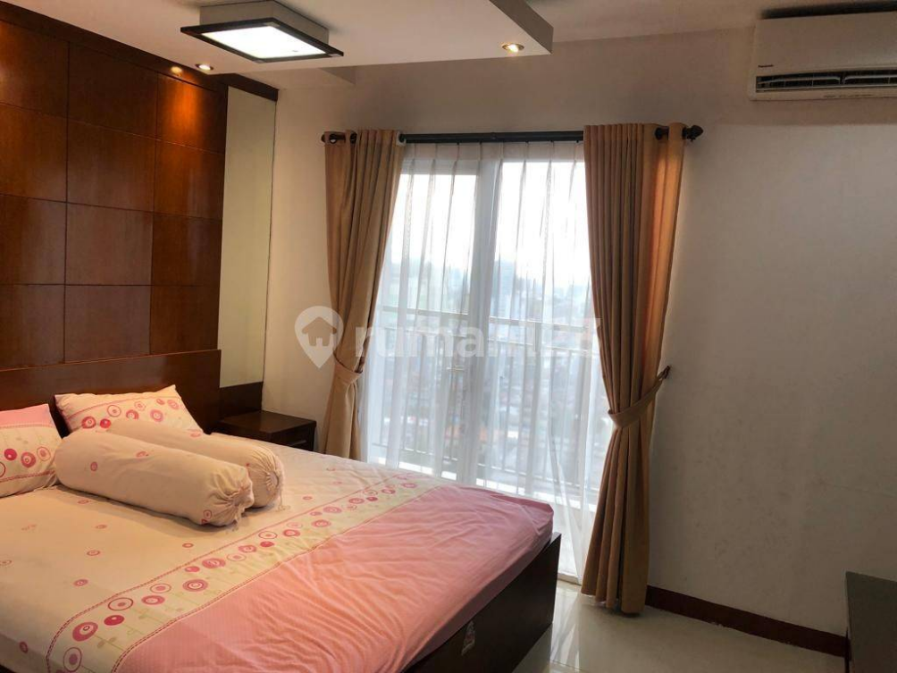 Furnished 3-Bed Cosmo Mansion Near Thamrin Mall