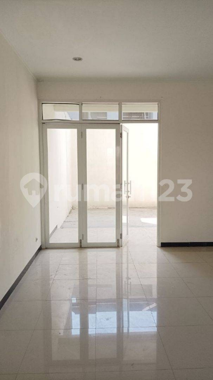 Modern 3 Bedroom House with Designer Interior