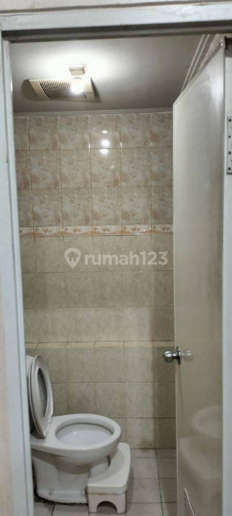 Modern Studio Apartment Near Mall With Kitchen