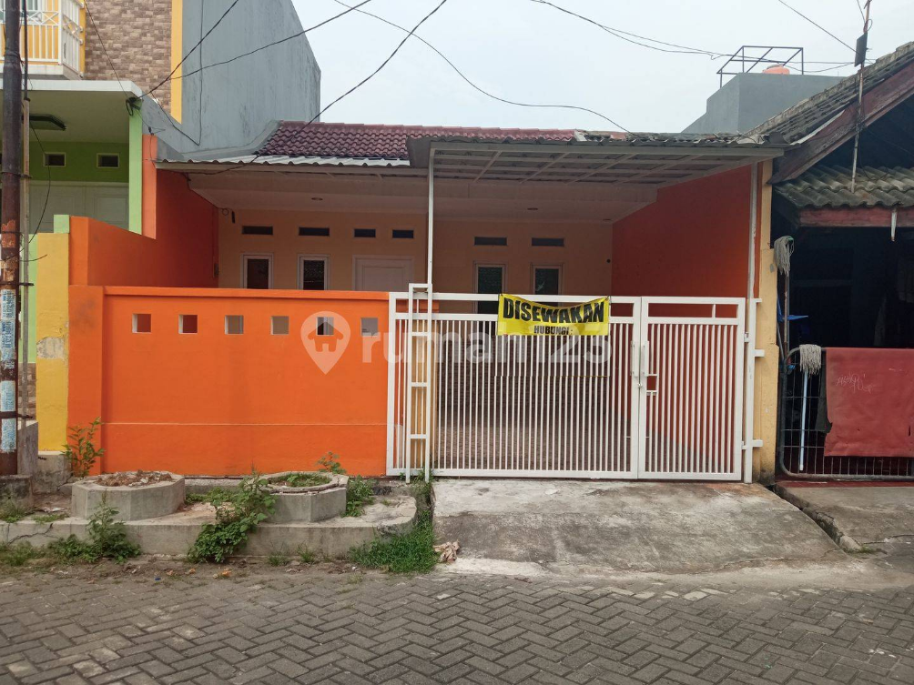 Strategic Location Modern House with Comfortable Environment