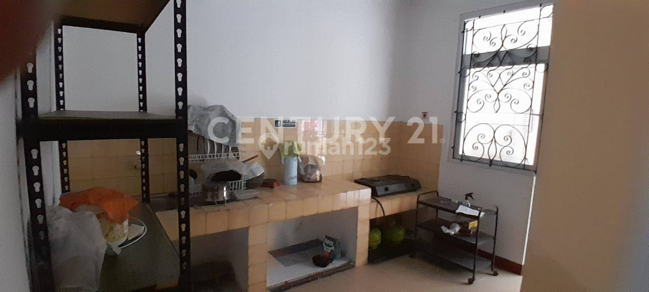 Large Commercial House with 7 Rooms Baranangsiang