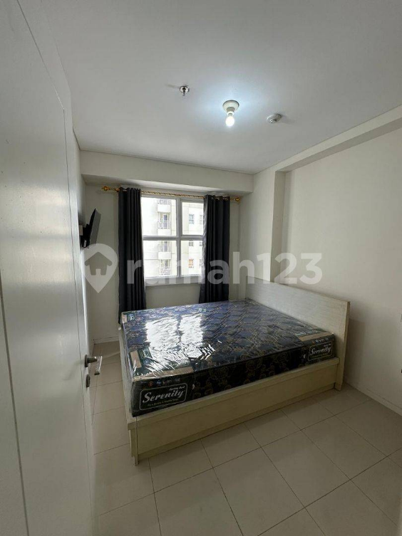 Modern 1-Bedroom Apartment Near University with Pool View