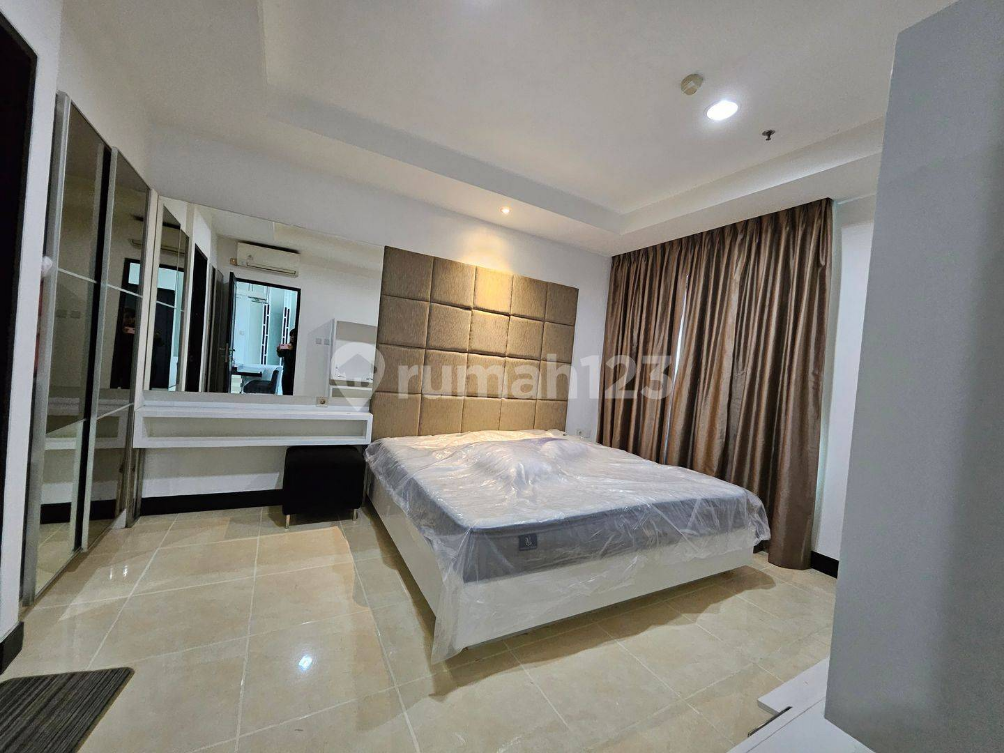 Modern 3-Bedroom Apartment with Designer Interior