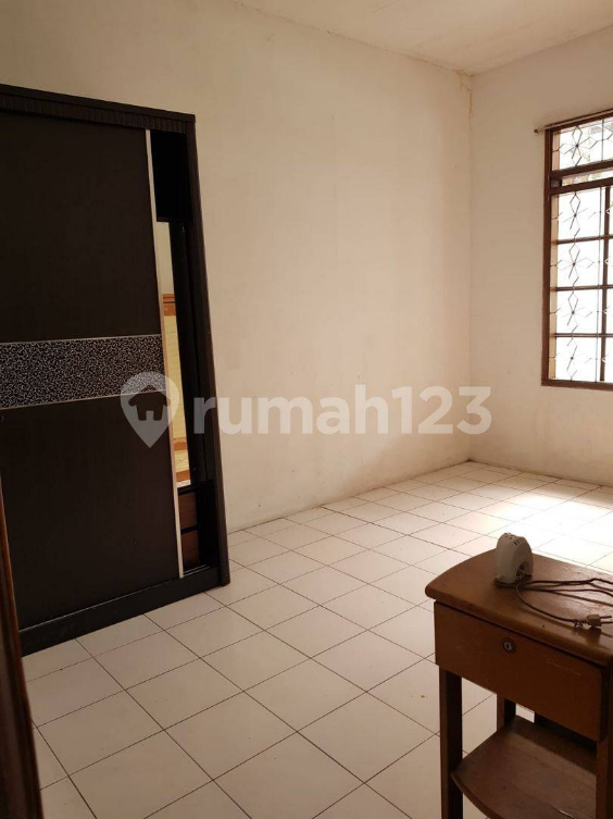 Semi-furnished 2BR House with Garden in Taman