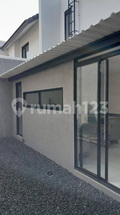 Semi-furnished 2-story House with 3 Bedrooms