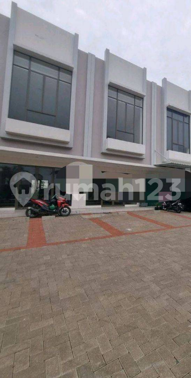 2-Story Ruko Facing Main Road with Free Parking