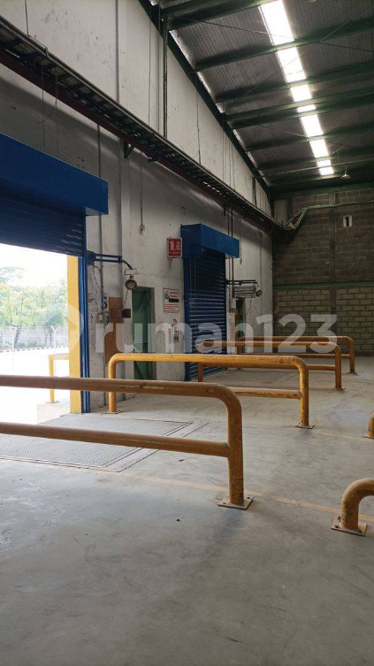 Large Warehouse Near Port with Loading Dock