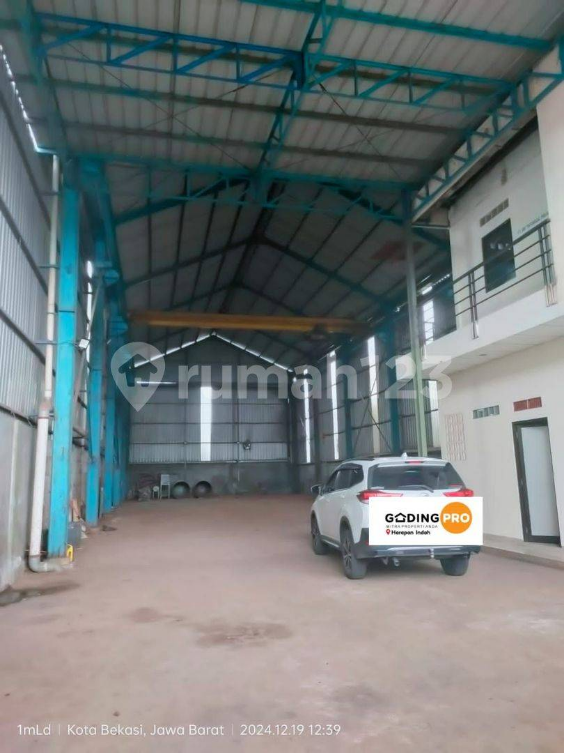 Large Warehouse with Crane and Office Space