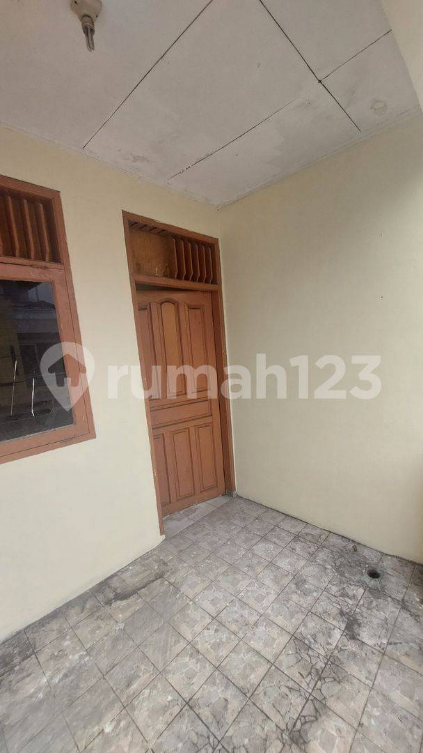 3-Story Townhouse with Commercial Potential