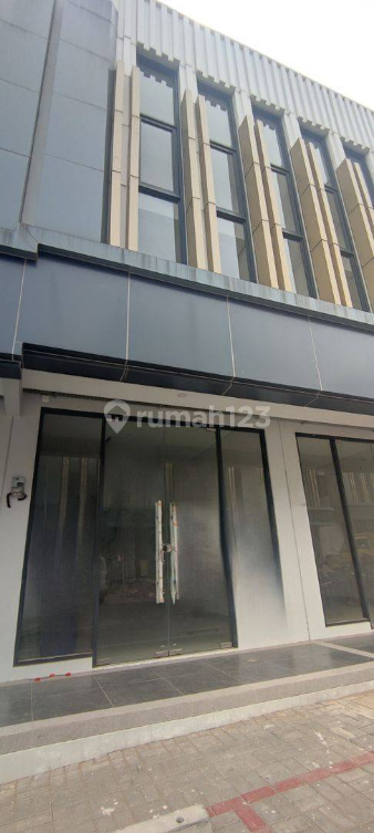Modern Commercial Space with Mall Access