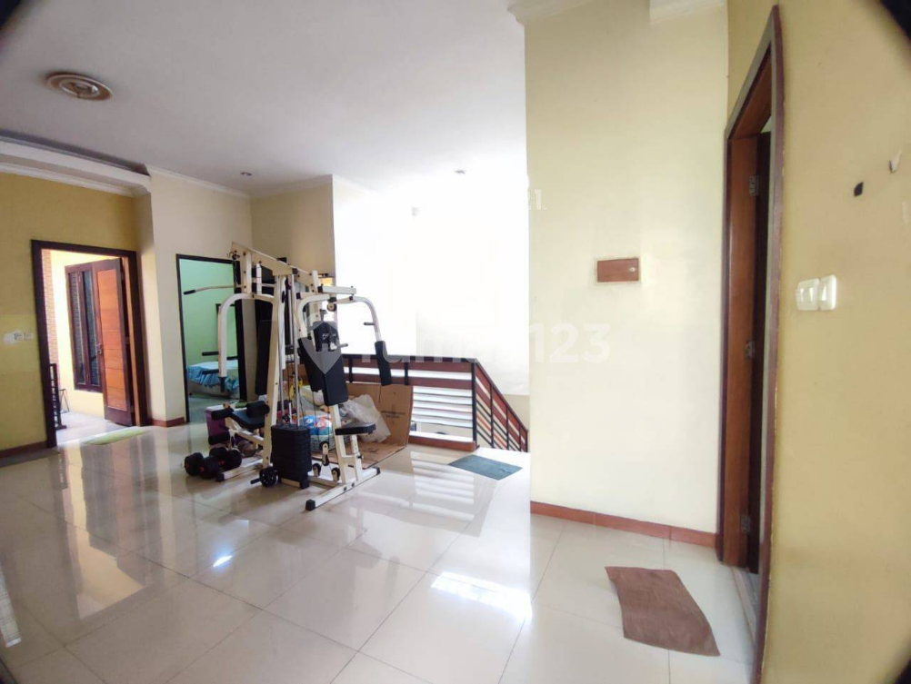 Modern House with Amenities Near LRT Station