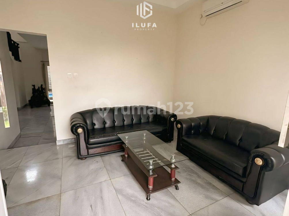 Luxurious 4-Bedroom House with Pool in Kemang