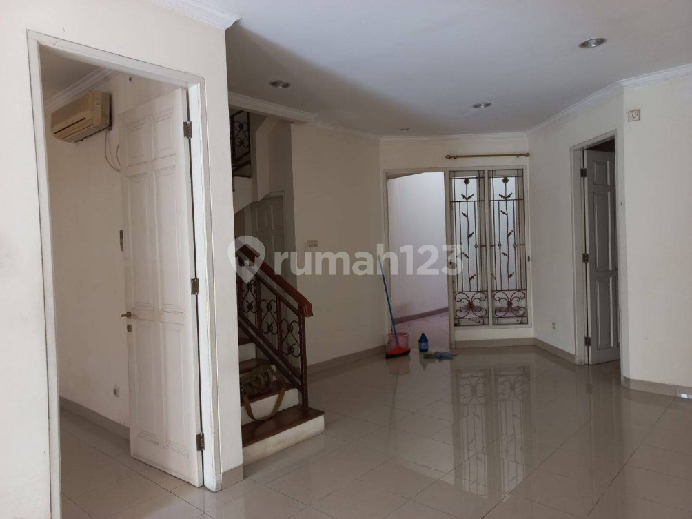 Spacious Mediterranean 3-Bedroom Townhouse in Kelapa Gading