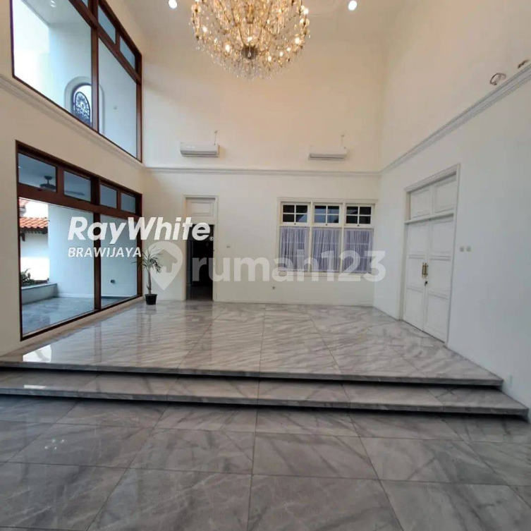 Luxurious Modern Classic Villa with Pool in Pondok Indah