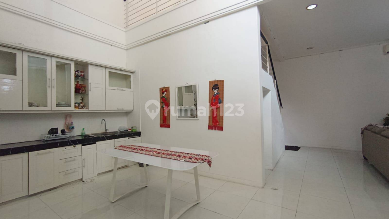 Luxurious 4-Bedroom House in Central Bandung
