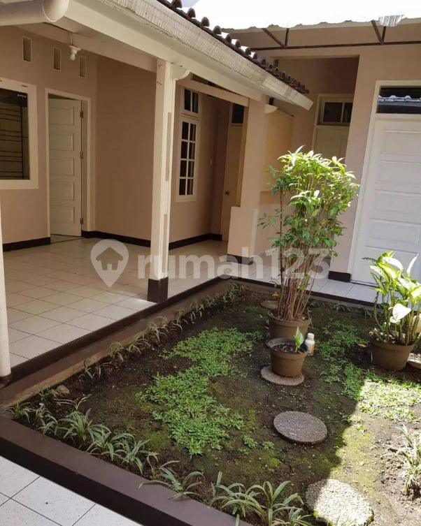Strategic Location Townhouse Near Supermarket