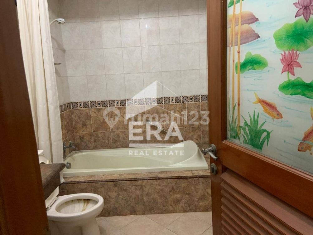 Spacious 3-Bedroom House with Garden in Janur